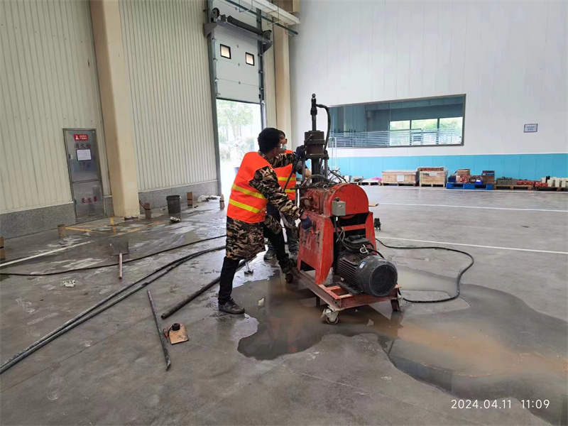 古镇镇厂房地面下沉塌陷注浆加固施工